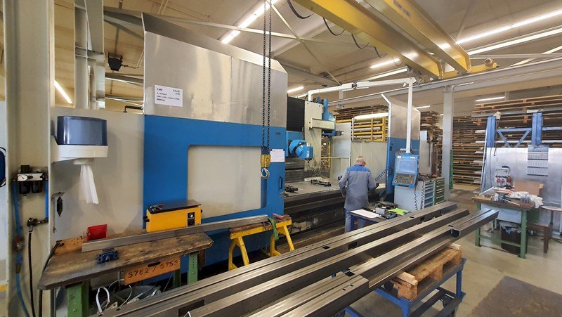 cnc universal milling machine